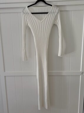 Ribbed V-Neck Long Sleeve White Dress